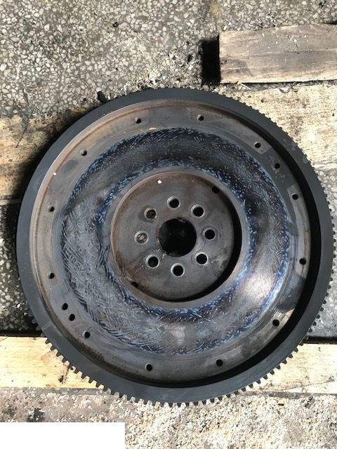 Valtra 800 - Koło Zamachowe