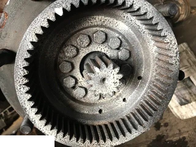 VALTRA 800 900 - Zwolnica Zwrotnica