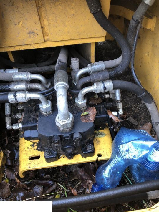 VOLVO L 35 - Rozdzielacz Hydrauliczny Ładowarki