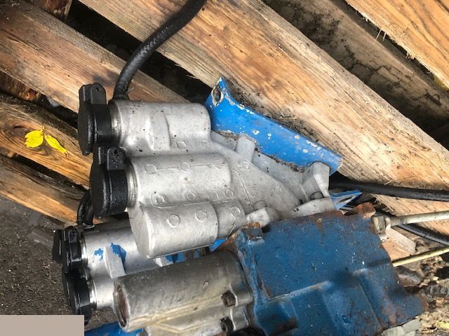 Ford New Holland - Rozdzielacz Hydrauliczny