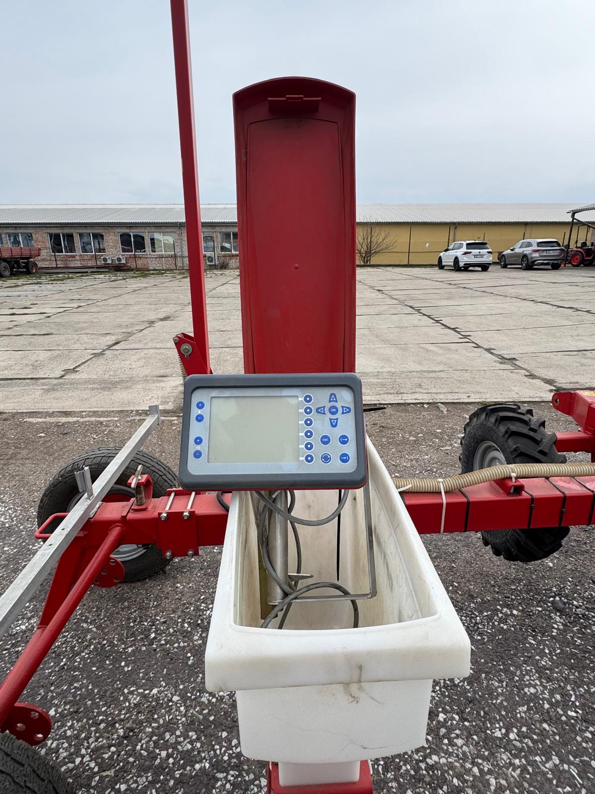 Siewnik do kukurydzy, słonecznika z dyni Kverneland e-drive 4 rzędy