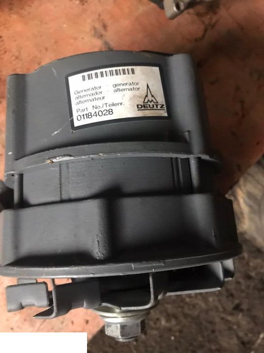 ALTERNATOR / GENERATOR DEUTZ 01184028