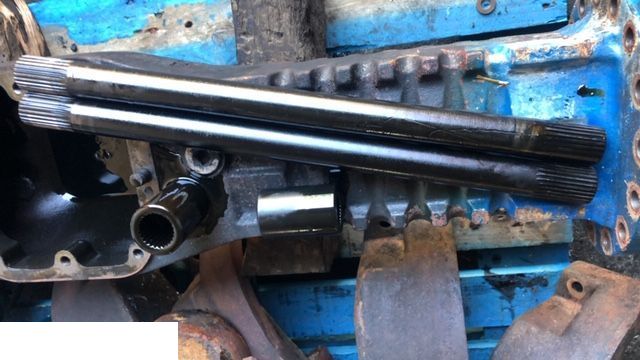 Caterpillar 906 - Półoś