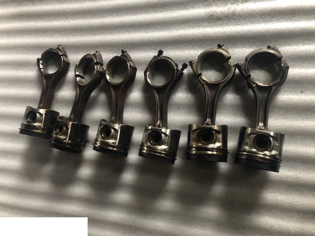 Deutz TCD 2012 L06 4V - Tłok