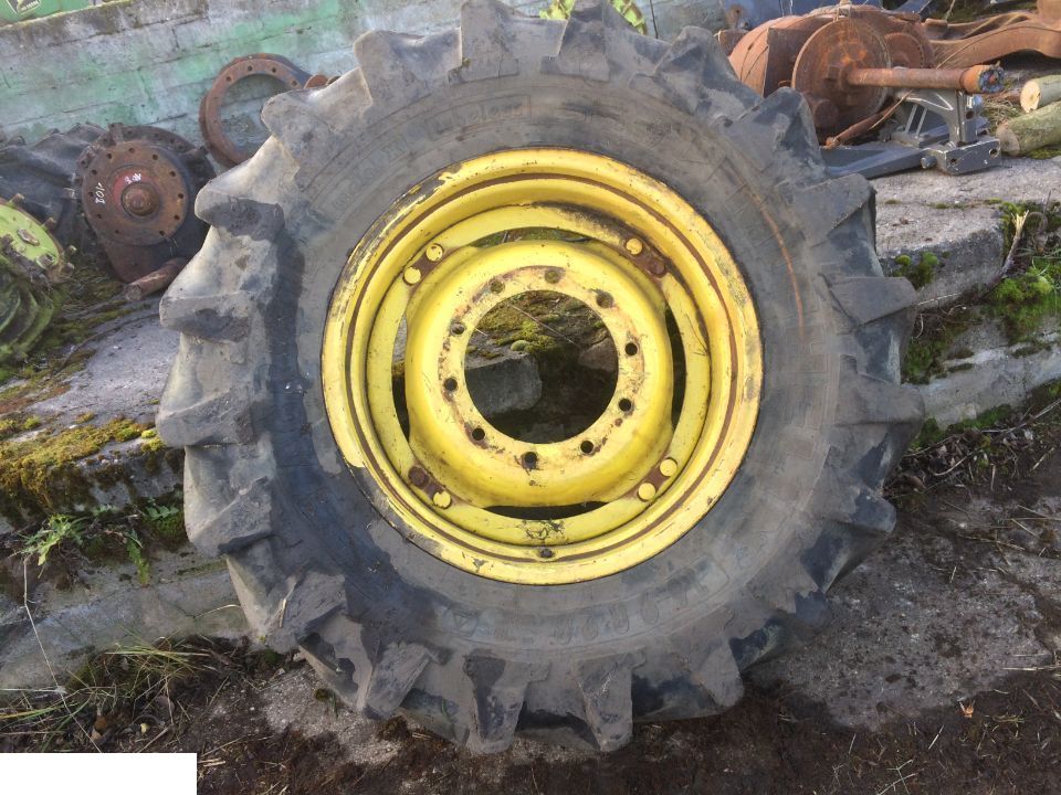 FELGA DW 16x28 John Deere , OPONA MICHELIN 16.9 R 28