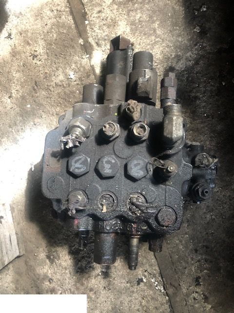 JCB 4cx - Rozdzielacz Przedni Contractor