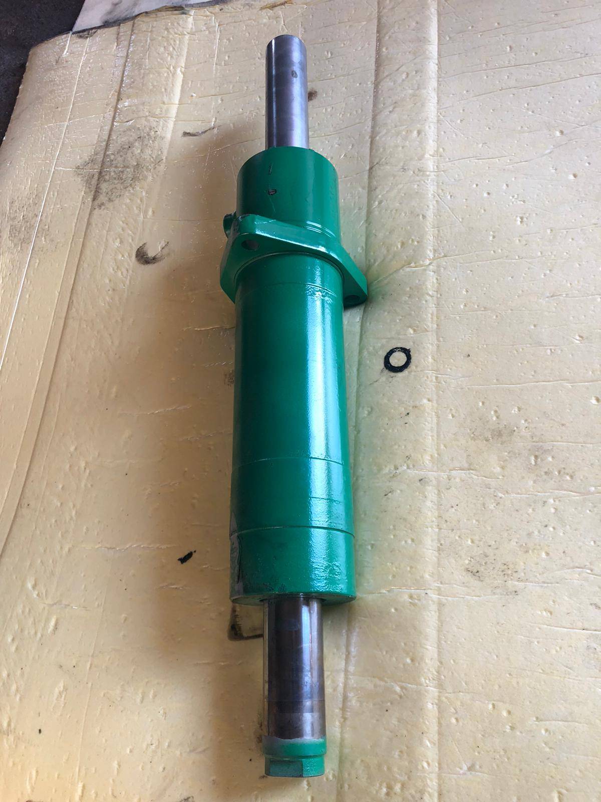 John Deere 6215 - Siłownik