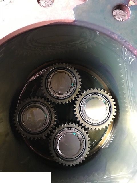 John Deere 7330 | 7530 | 7420 |7430|7520 | 7320 | 7520 - Atak Zwolnica Przystawka Przedniego Napędu