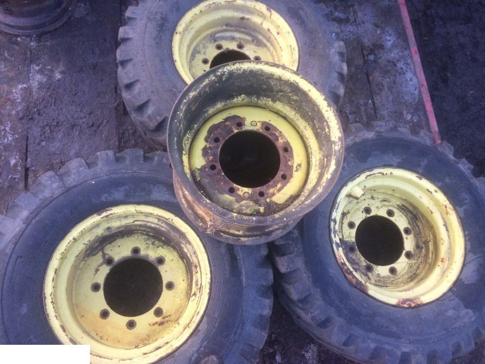 Koła Do Ładowarki John Deere 4400 - 13x20 , 20 cali opony 16/70-20 ,