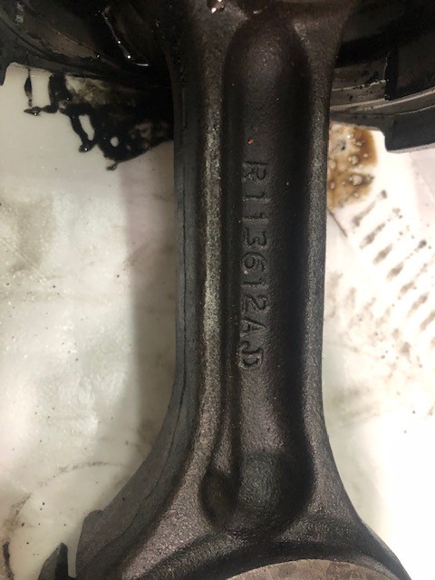 Korbowód R113612 - John Deere 4039