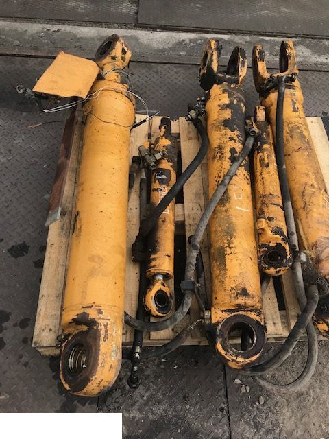 Liebherr 544 550 554 564 - Siłowniki Hydraulika