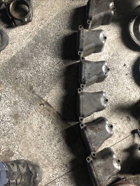 Liebherr D924 - Pokrywy Zaworowe