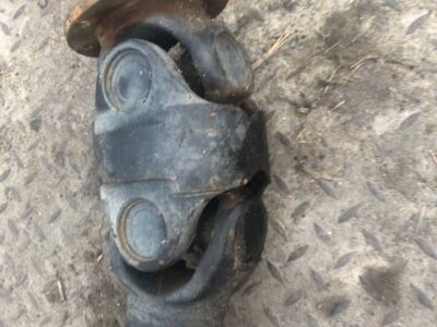 Liebherr L550 - Wał Napędowy Przedni