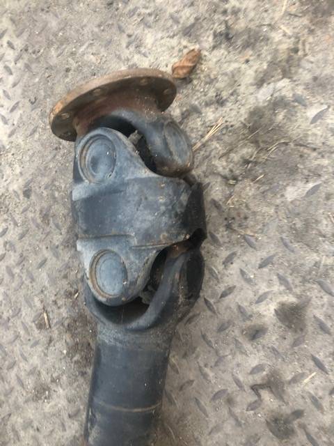 Liebherr L550 - Wał Napędowy Przedni