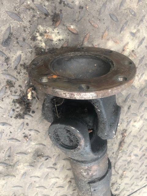 Liebherr L550 - Wał Napędowy Przedni