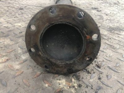 Liebherr L550 - Wał Napędowy Przedni