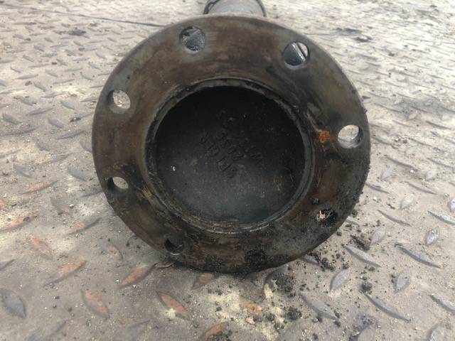 Liebherr L550 - Wał Napędowy Przedni