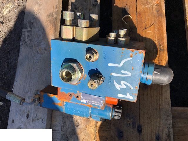 Liebherr L564 - Rozdzielacz Hydrauliczny