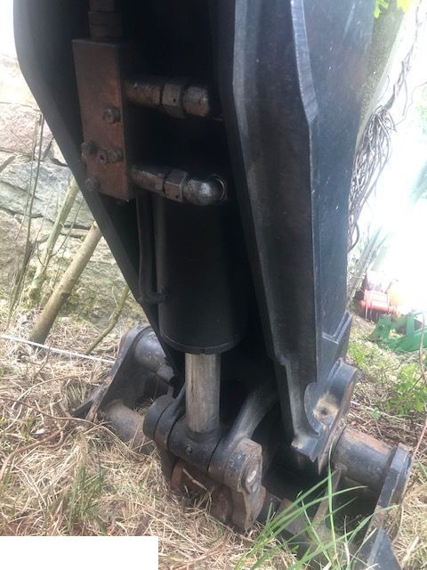 Manitou 634 - Siłownik Wychyłu Poziomowania