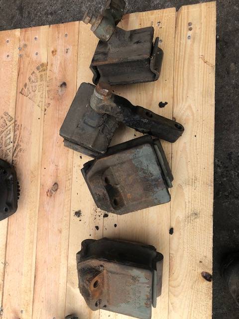 Mercedes Om 352 - Pokrywa Zaworowa