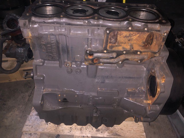 Perkins 1104D-44TA Słupek / Blok [CZĘŚCI]