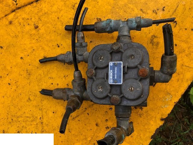 ZawórCztero Obwodowy Bosch 0481062317