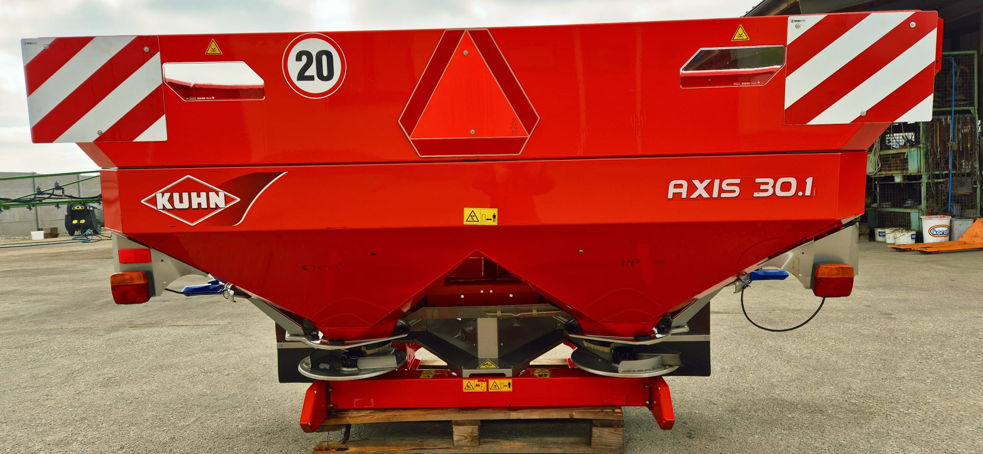 Rozsiewacz nawozów KUHN AXIS 30.1