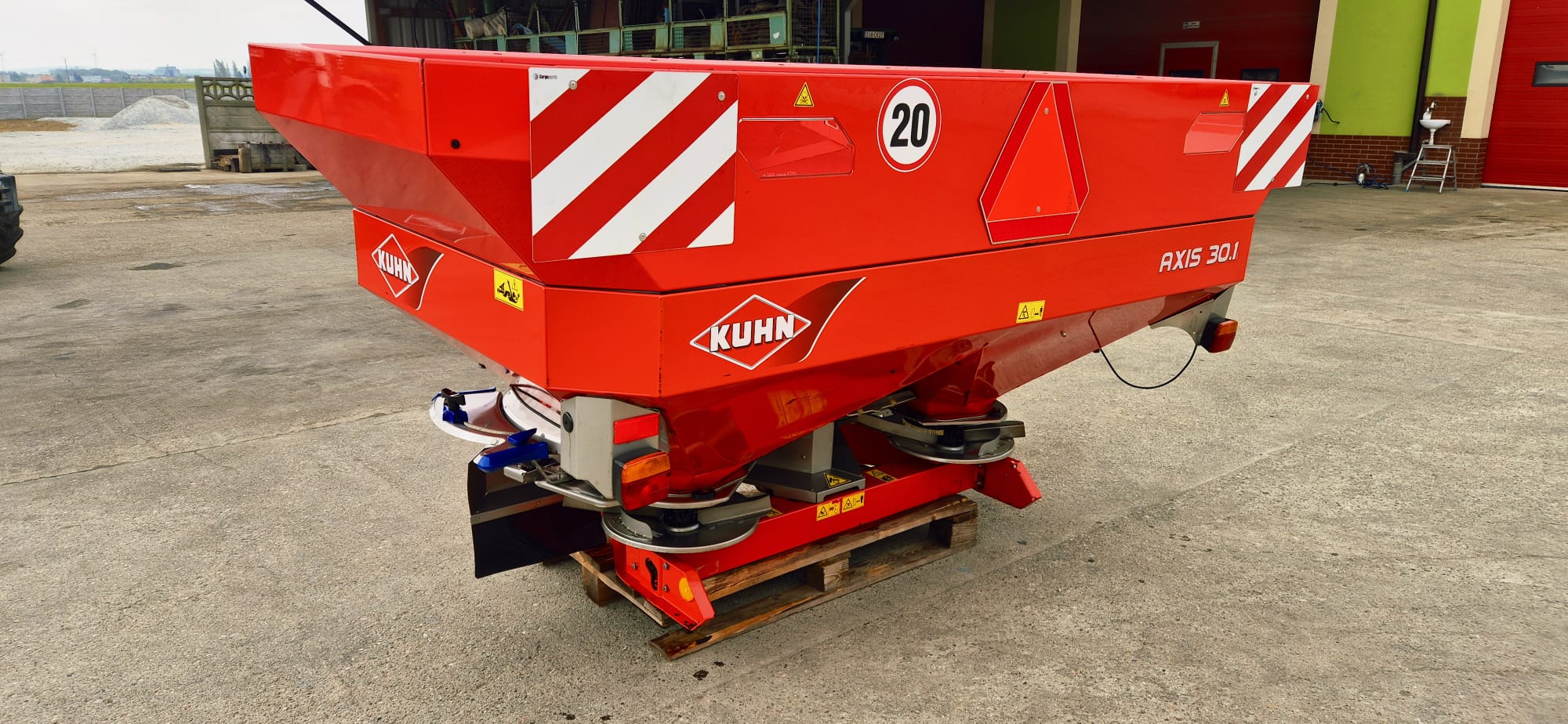 Rozsiewacz nawozów KUHN AXIS 30.1