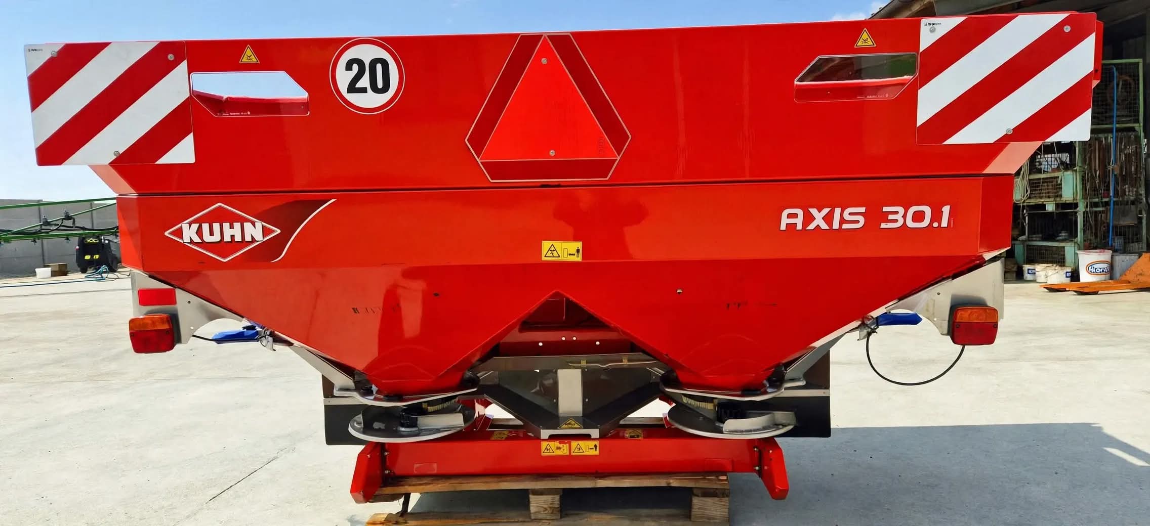 Rozsiewacz nawozów KUHN AXIS 30.1