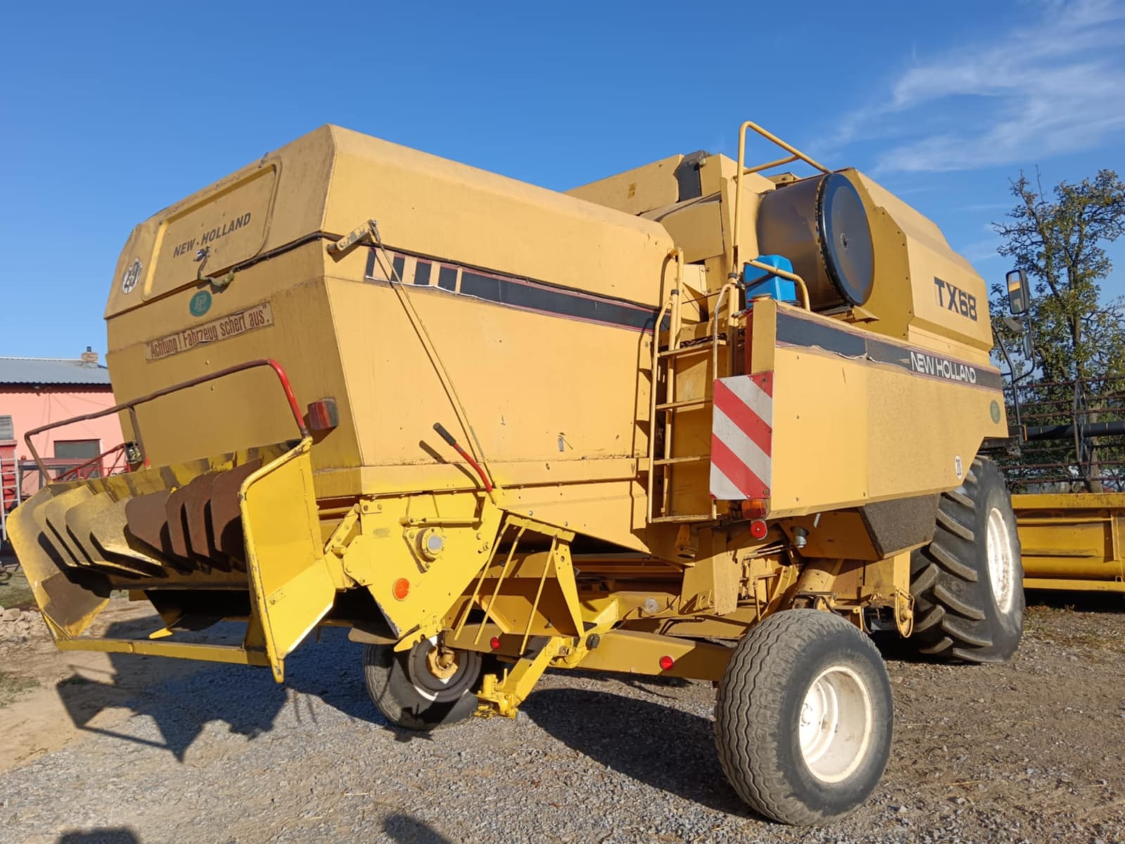 Kombajn zbożowy New Holland TX 68