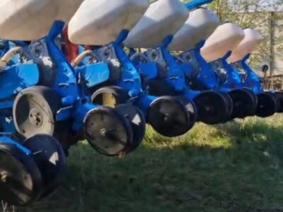 Siewnik do kukurydzy Monosem NG Plus. Talerzowy