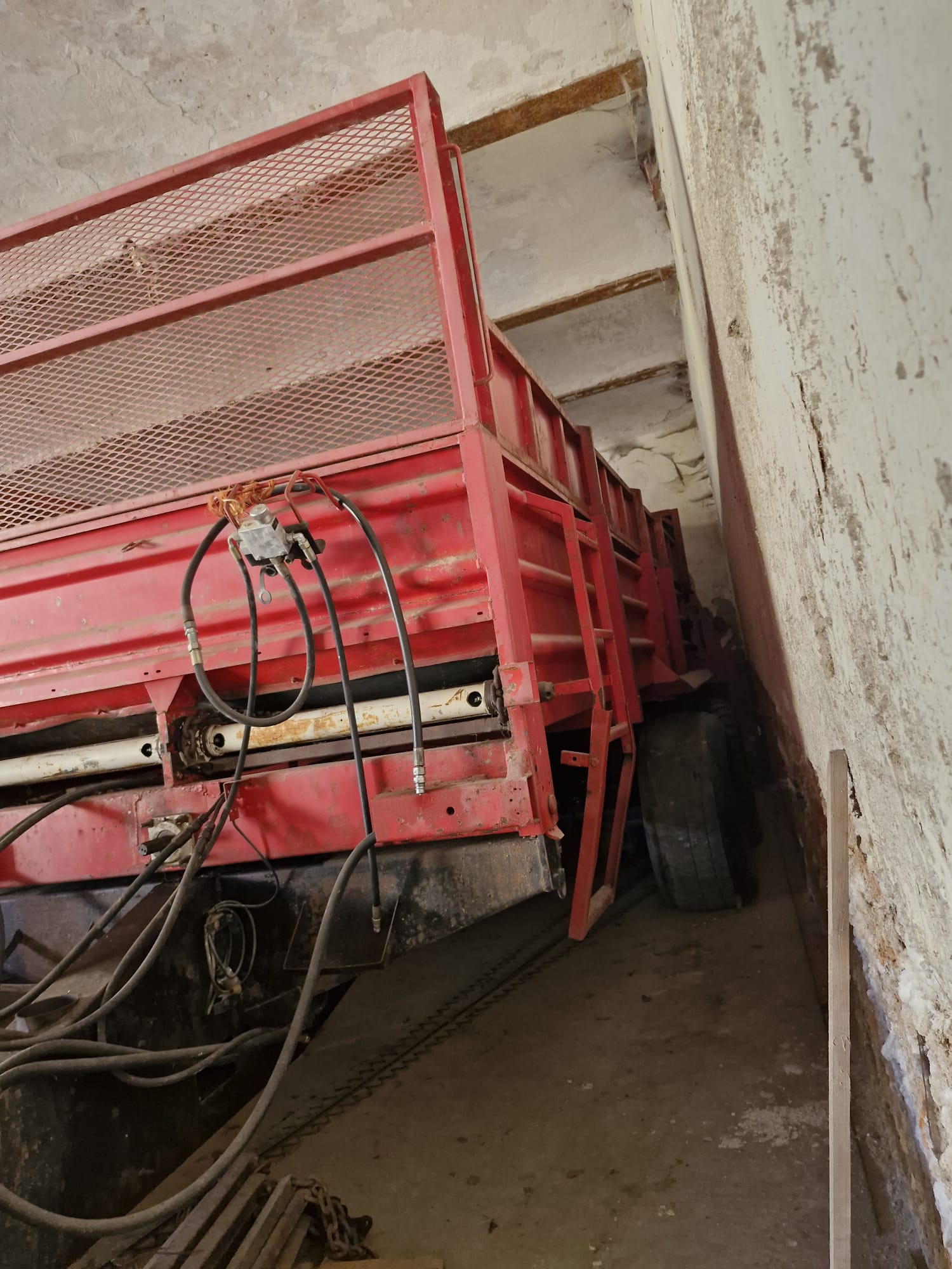 Rozrzutnik obornika, wapna i kompostu RA 140.