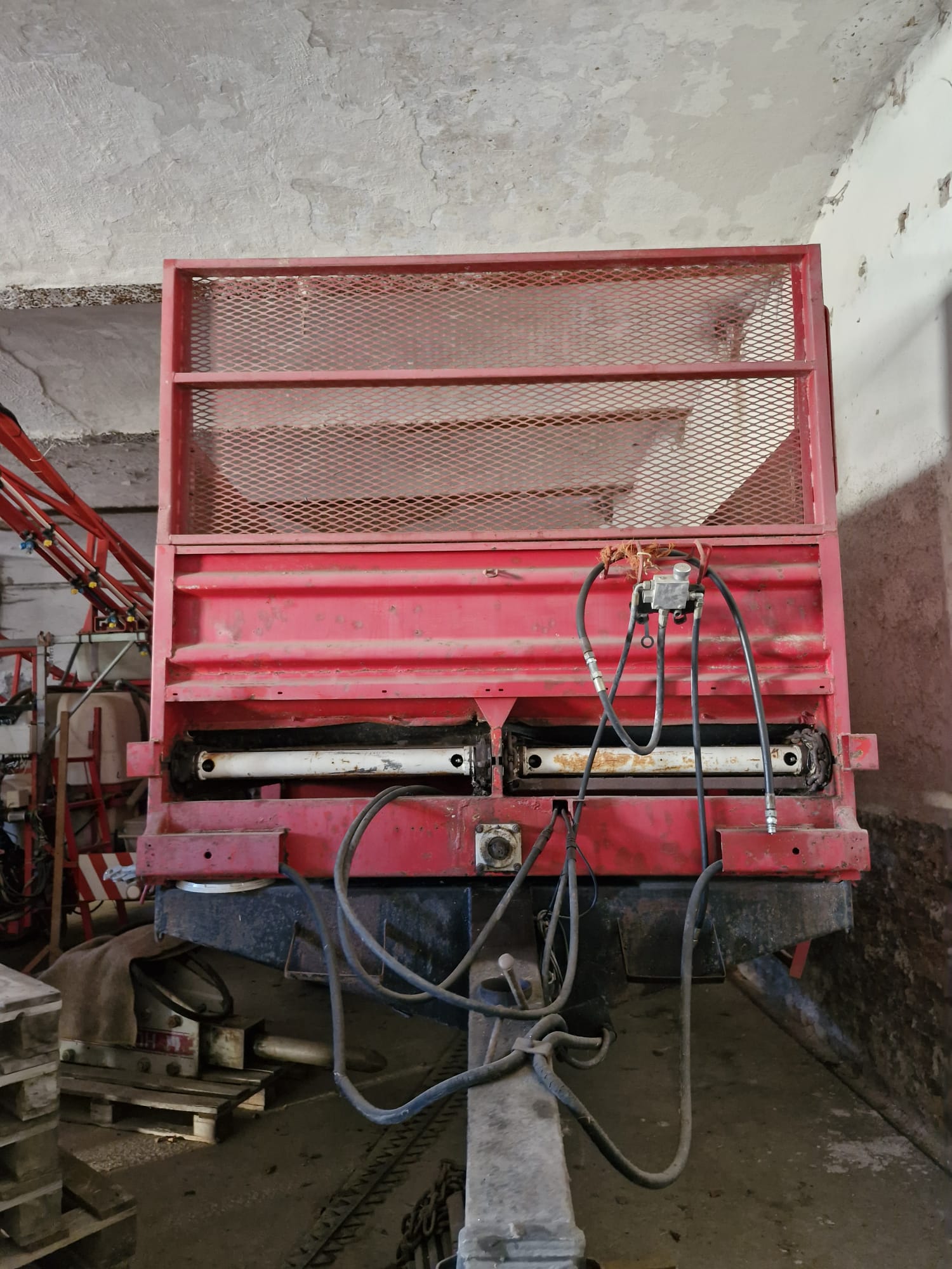 Rozrzutnik obornika, wapna i kompostu RA 140.