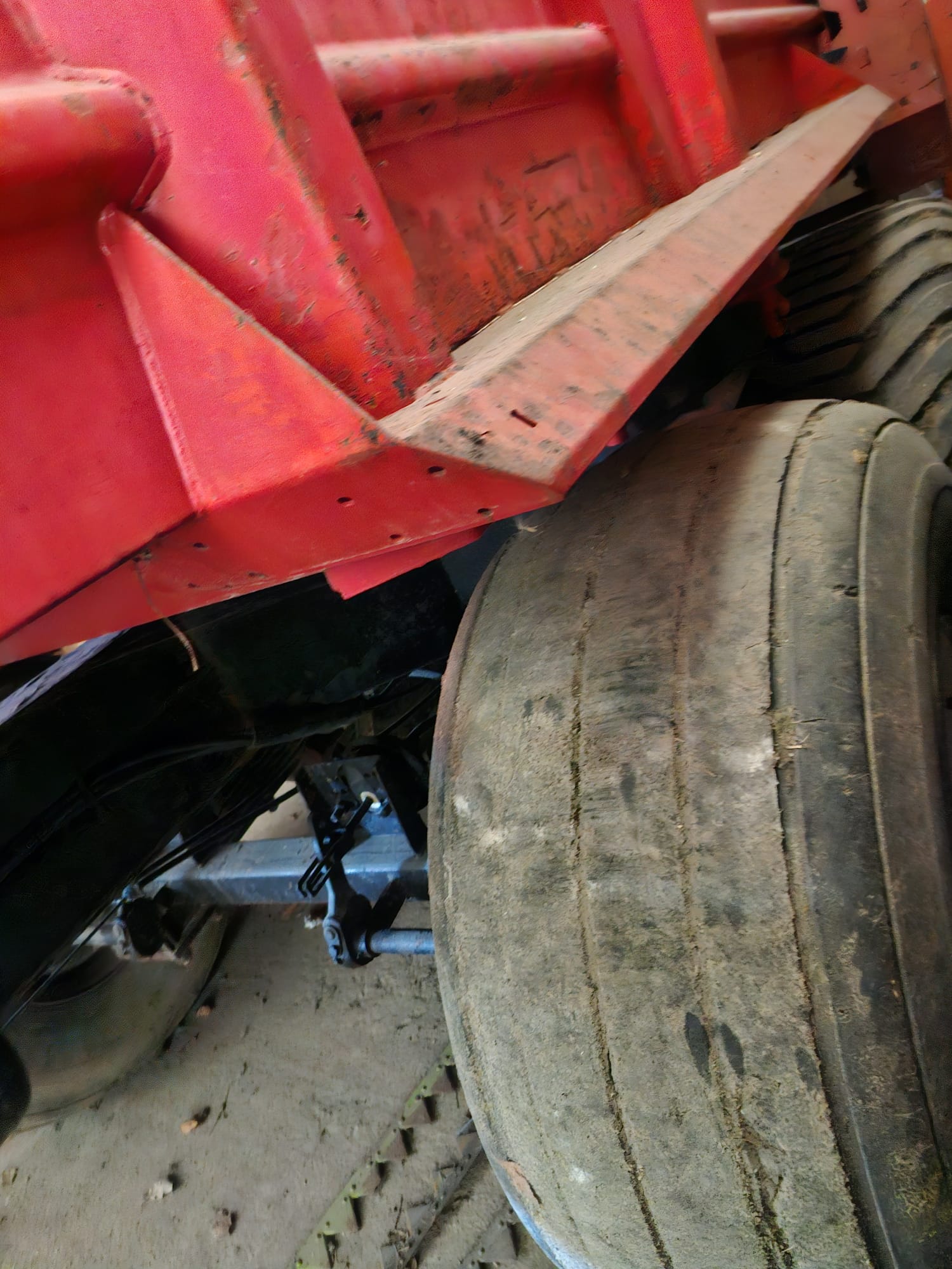 Rozrzutnik obornika, wapna i kompostu RA 140.