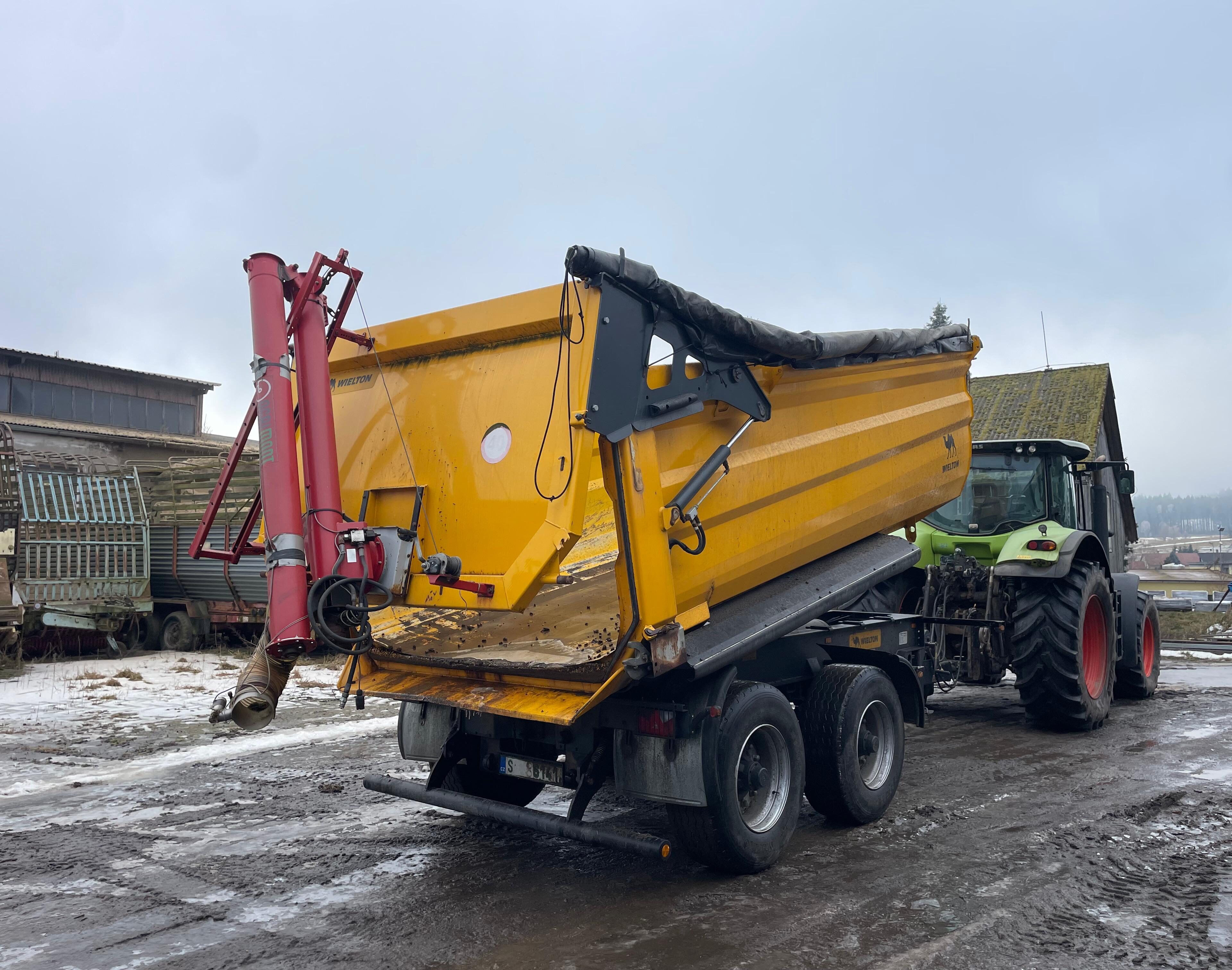 Przyczepa skorupa Wielton że żmijka załadowczą