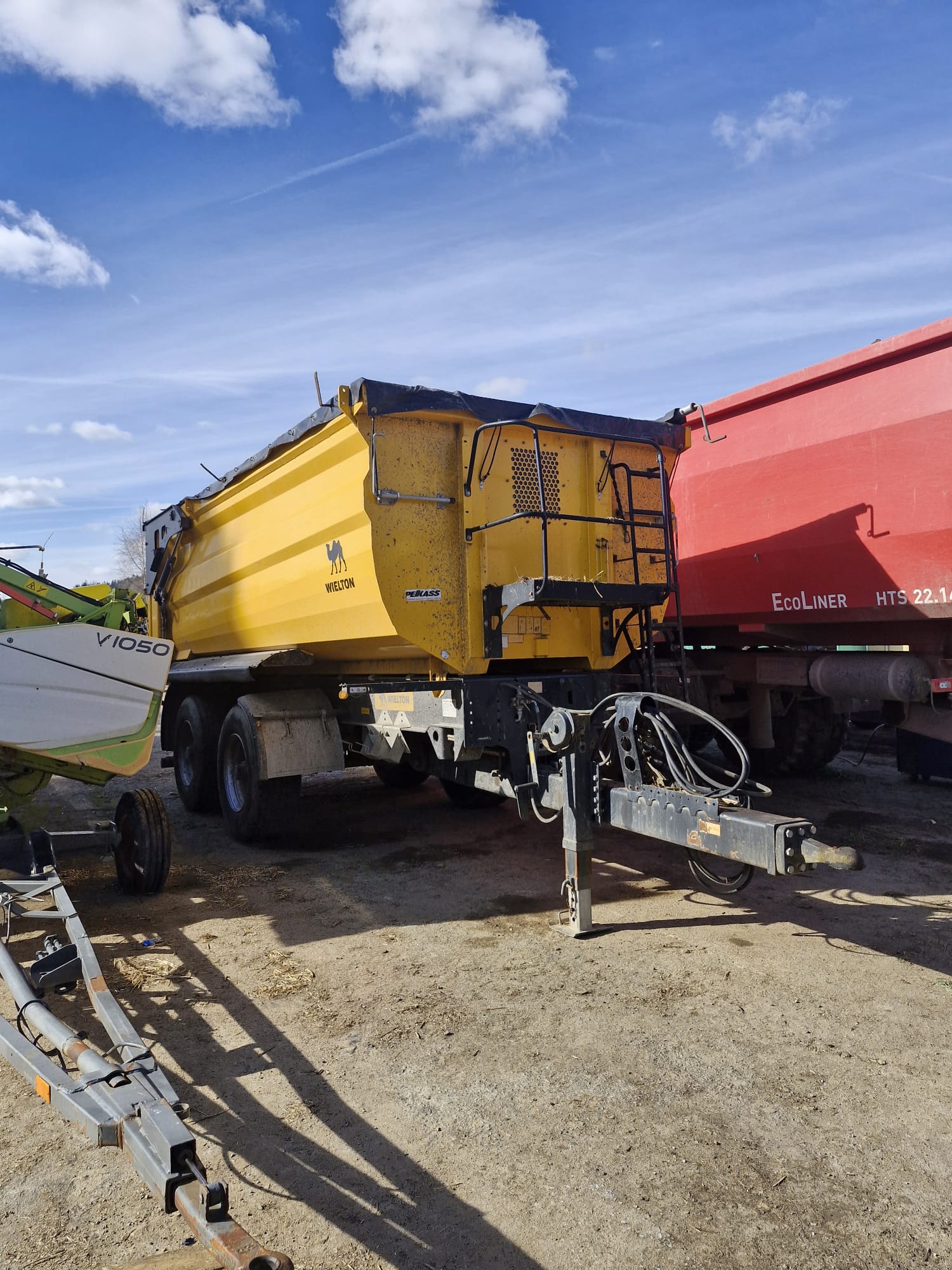 Przyczepa skorupa Wielton że żmijka załadowczą