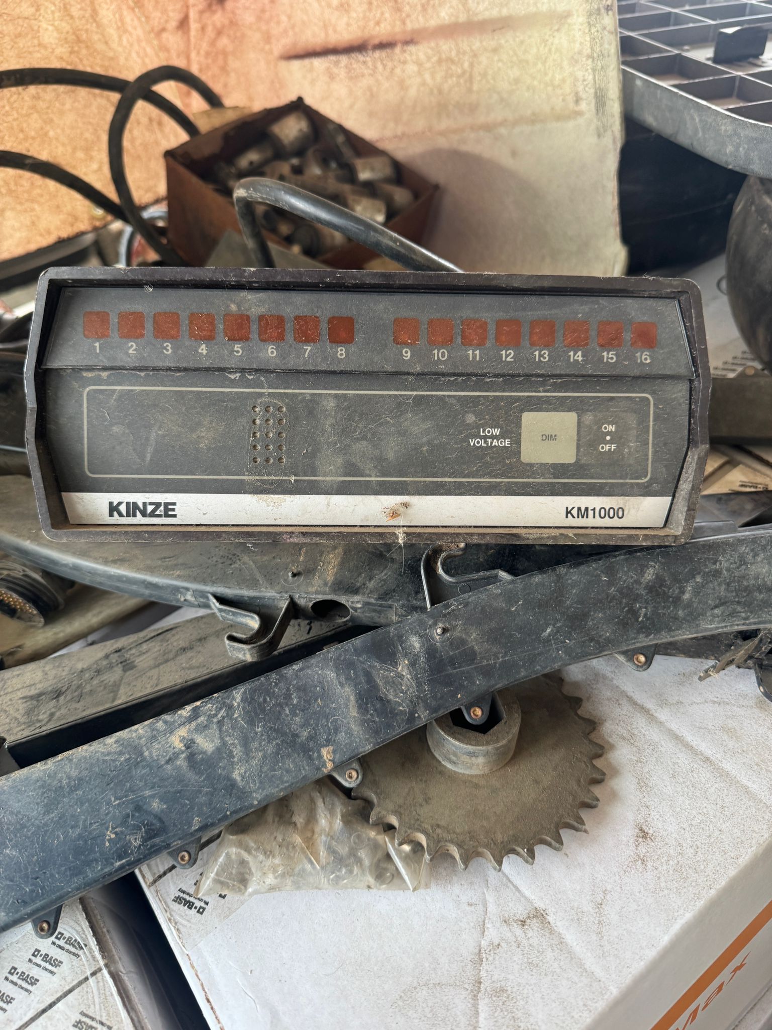 Siewnik do kukurydzy Kinze 2500. 8 rzędowy. Bezorkowy.