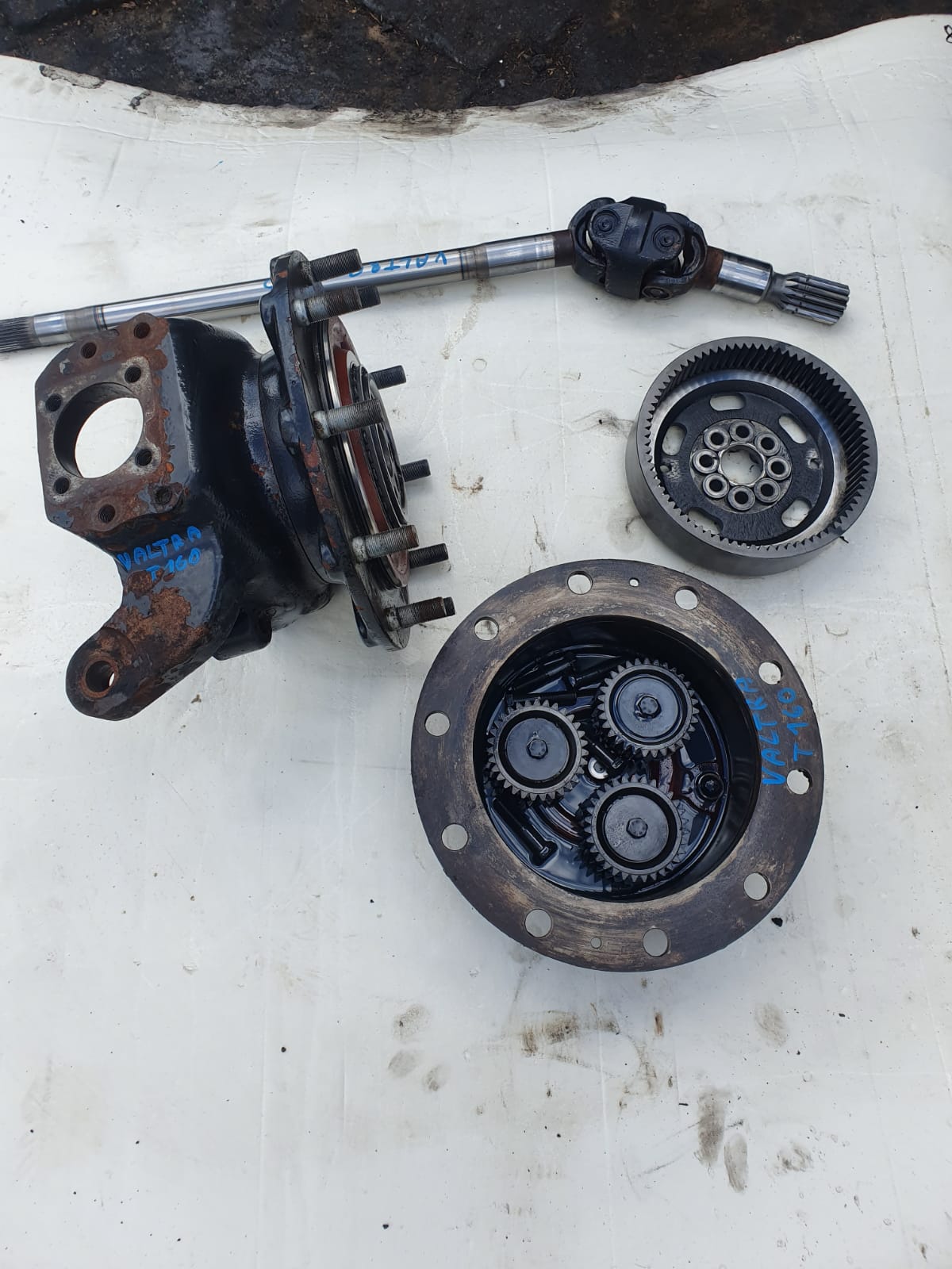 Valtra T180 - Zwolnica - Zwrotnica - Półoś - Skrzynia - Silnik - Siłowniki - Tylny WOM