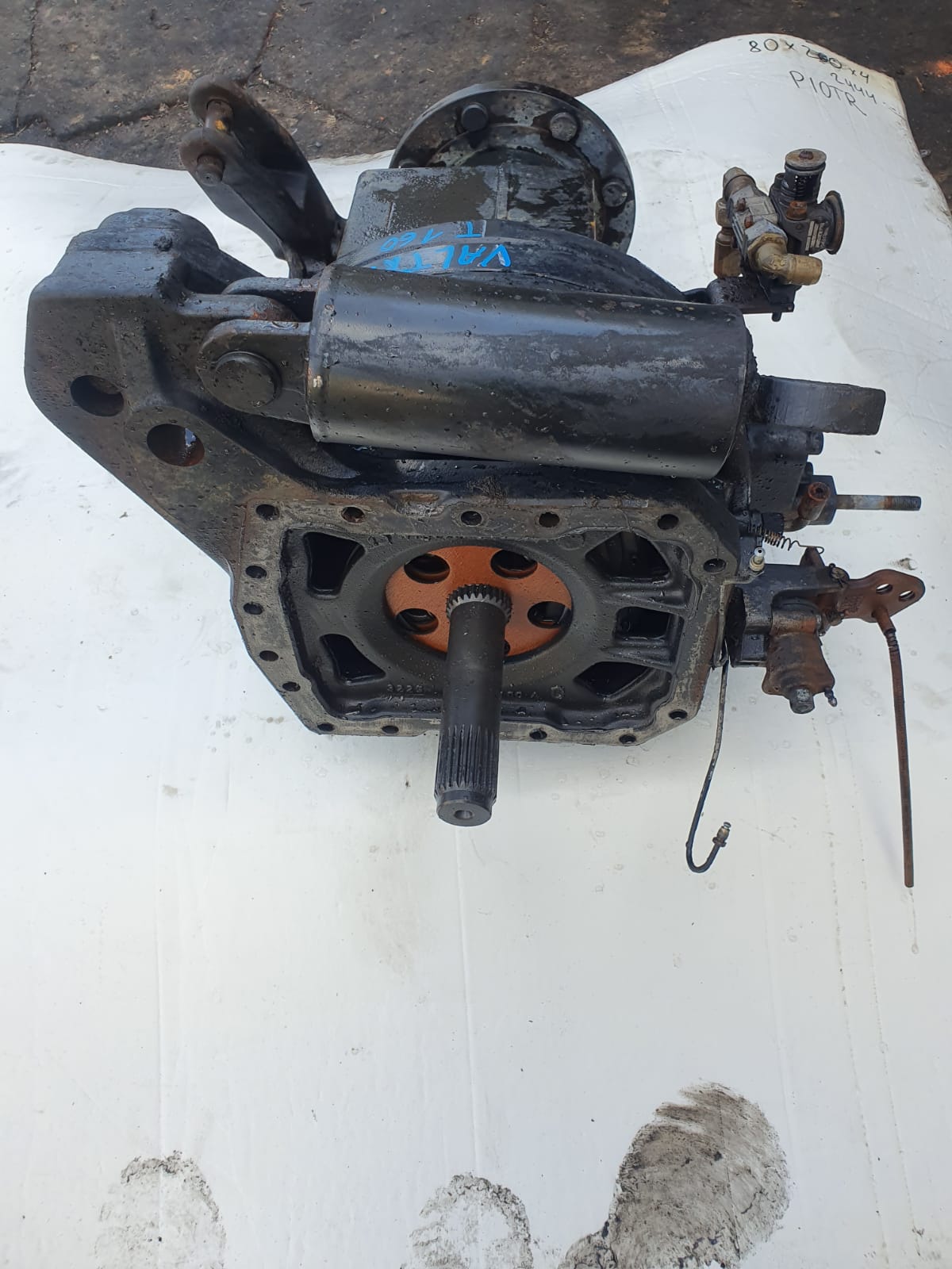 Valtra T170 - Zwolnica - Zwrotnica - Półoś - Skrzynia - Silnik - Siłowniki - Tylny WOM