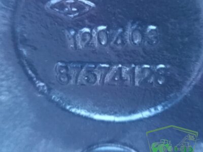 Zwolnica Zwrotnica Piasta Reduktor Półoś Przegub CNH 87667230 New Holland / Case