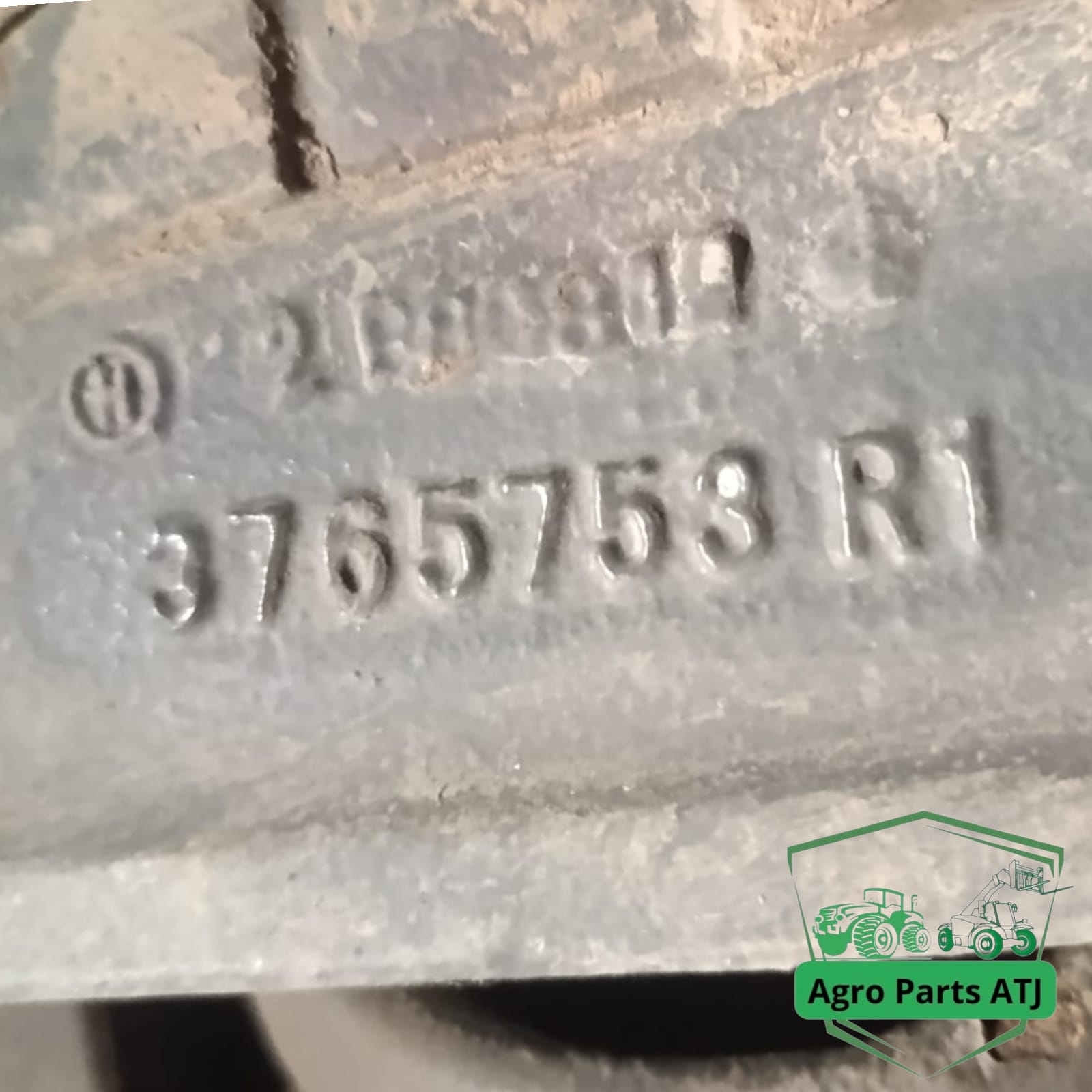 Zwrotnica Zwolnica Piasta Przegub DANA 720/520 Massey Ferguson 5455