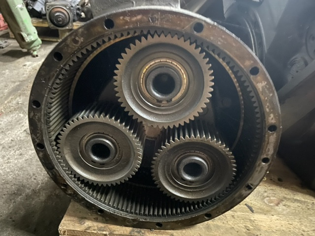 Case CS 100-130 zwolnica [CZĘŚCI]