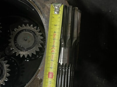 Cat 906H , Cat 907H zwolnica piasta koła