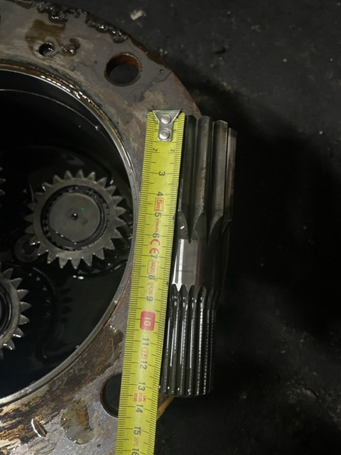 Cat 906H , Cat 907H zwolnica piasta koła