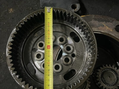 Cat 906H , Cat 907H zwolnica piasta koła