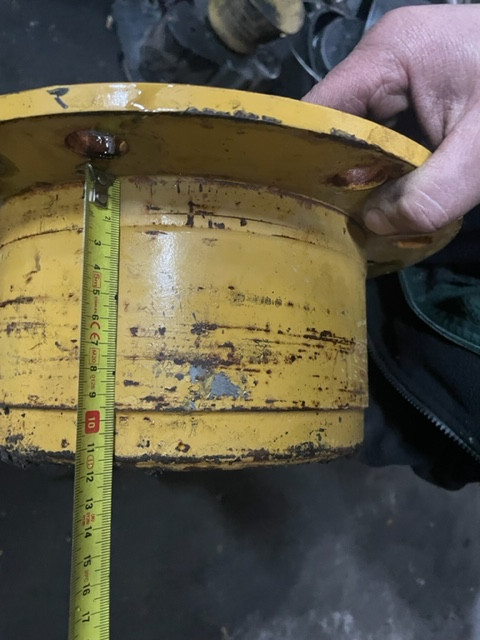 Cat 906H , Cat 907H zwolnica piasta koła