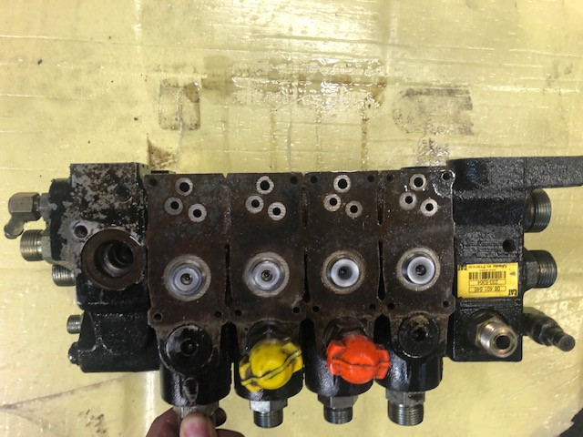 CAT TH 355 / TH 330 / TH 360 , TH 337 rozdzielacz hydrauliczny