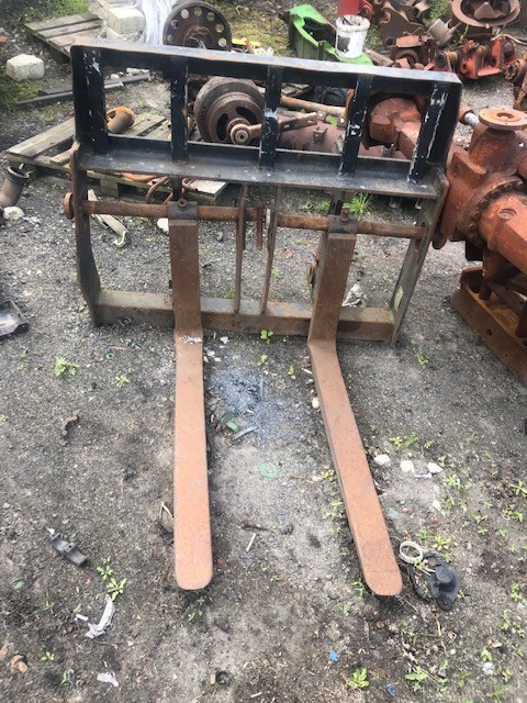 Caterpillar TH Cat TH paleciak widły