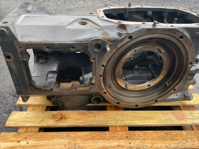 Claas Arion 610-650 Massey Ferguson 6470-6490 obudowa tylnego mostu