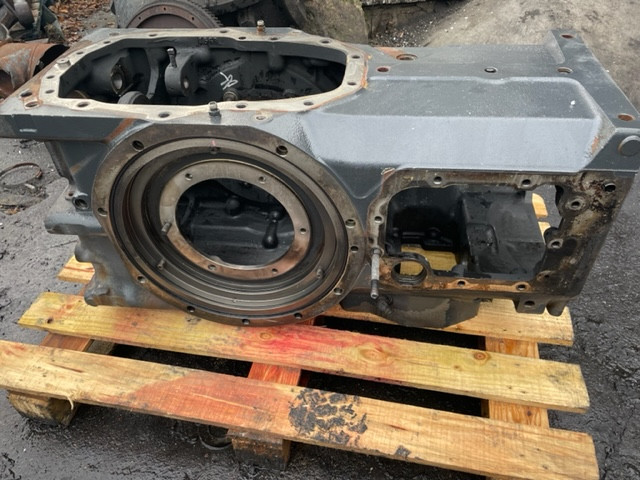 Claas Arion 610-650 Massey Ferguson 6470-6490 obudowa tylnego mostu